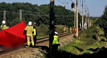 Tragiczny wypadek na przejeździe kolejowym w gminie Ziębice. Pociąg potrącił rowerzystę