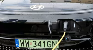 Stacje ładowania samochodów elektrycznych na terenach miejskich we Wrocławiu