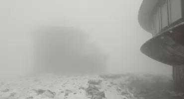 Śnieżka pod białym puchem. Pierwszy śnieg tej jesieni w Karkonoszach