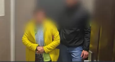 Policjanci z Wrocławia zatrzymali inspektora nadzoru i kobietę pośredniczącą w przekazaniu 45 tysięcy złotych łapówki