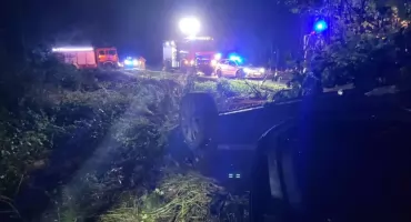 Tragiczny wypadek między Węglińcem a Czerwoną Wodą. Jedna osoba nie żyje, dziecko zostało ranne