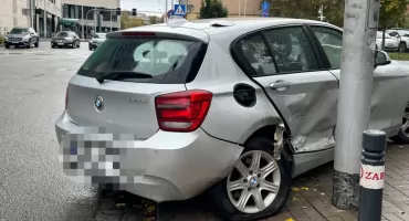 Kolizja we Wrocławiu. BMW uderzyło w taksówkę
