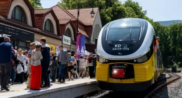 Ponad 140 tysięcy osób dojechało już do Karpacza. Wielki sukces i renesans kolei na Dolnym Śląsku trwa w najlepsze!