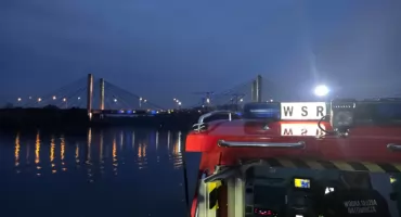 Rzeczy na barierkach Mostu Milenijnego. Służby postawione w stan gotowości. Na szczęście alarm okazał się nieprawdziwy
