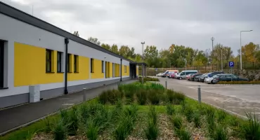 Ciepło, bezpieczeństwo, nowy początek. Wrocław otworzył nowy ośrodek wsparcia dla osób w kryzysie bezdomności