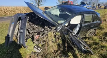 Tragiczny wypadek na DK35. Audi zjechało na czołówkę. Młody kierowca zginął na miejscu