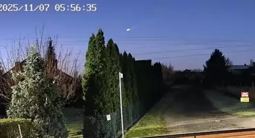 Tajemniczy obiekt na niebie sparaliżował służby. Nagranie z Lubina wyjaśnia zagadkę. Zobacz moment spadku płonącego obiektu