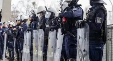 11 osób zatrzymanych za posiadanie środków pirotechnicznych. Podsumowanie zabezpieczenia meczu podwyższonego ryzyka we Wrocławiu