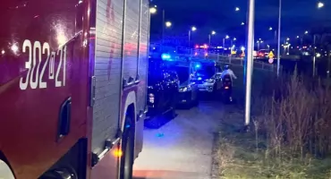 Zgłoszenie o osobie czytającej książkę na rurociągu. WSR i PSP w akcji nad rzeką Oławą