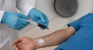 Tragedia we Wrocławiu. Pacjent zmarł po podaniu kontrastu, bo lekarze z zagranicy nie zrozumieli jego historii medycznej