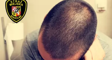 Agresywny mężczyzna zamknął się w toalecie Muzeum Miejskiego. Interweniowała straż miejska