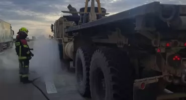 POŻAR POJAZDU WOJSKA AMERYKAŃSKIEGO NA A4. UWAGA NA UTRUDNIENIA W RUCHU. FILM