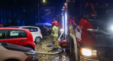 Pożar przy ul. Kruszwickiej we Wrocławiu. 8 zastępów straży pożarnej w akcji, 70 osób ewakuowanych
