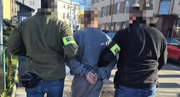 Policja zatrzymała odbieraków z Wrocławia manipulowali seniorami historią o ratującej życie szczepionce