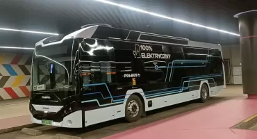 Nowy elektryk na trasie do Wrocławia. Testy mają pokazać, czy takie autobusy poradzą sobie na codziennych dojazdach