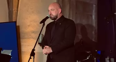 Afera Collegium Humanum narasta. KO żąda dymisji Jacka Sutryka, a jego dawni sprzymierzeńcy obawiają się, że miasto nie udźwignie tego kryzysu.