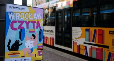 Zaczytaj się we Wrocławiu. BookTram rusza na tory. Książki gratis dla pasażerów