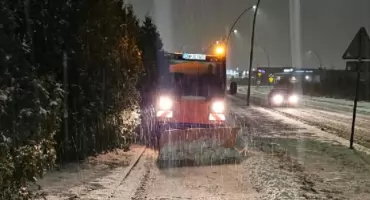 91 pługosyparek w akcji. Od nocy trwa odśnieżanie Wrocławia