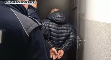 Usiłowanie zabójstwa w Oleśnicy. 47-latek ugodził nożem 37-latka. Mężczyzna został zatrzymany przez policję