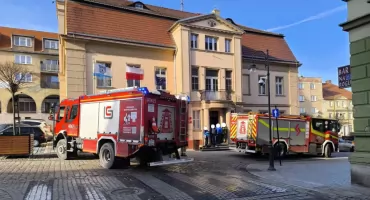 Niezidentyfikowana substancja w Urzędzie Miejskim w Bolkowie. Trwa akcja służb