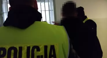 Pijany ojciec wiózł dzieci drogą ekspresową S3. Gdy zabrakło mu paliwa wysiadł i zostawił dzieci same w aucie