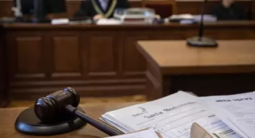 Płacił służbową kartą za paliwo podczas rodzinnego wyjazdu do Słowenii. Były wiceminister i zastępca Sutryka tłumaczy się przed sądem