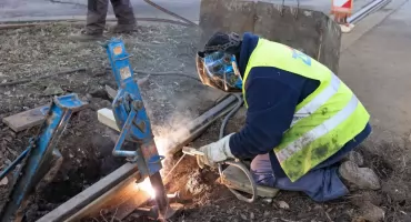 Pęknięta szyna sparaliżowała ruch tramwajowy na Legnickiej. Utrudnienia trwały kilka godzin