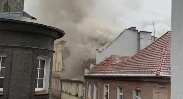 Tragiczny pożar w sercu Kłodzka. Nie żyje starszy mężczyzna