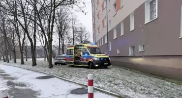 Tragedia w Jeleniej Górze. 75-letnia kobieta zginęła po upadku z okna przy ul. Wiłkomirskiego