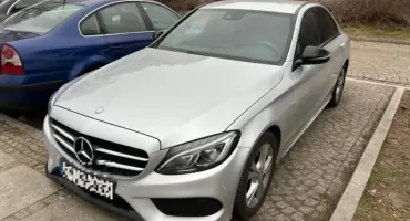 Skradziony w Niemczech Mercedes odzyskany w Zgorzelcu. Dwóch mężczyzn zatrzymanych