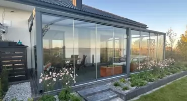 Całoroczne zadaszenie tarasu – jaki materiał wybrać?