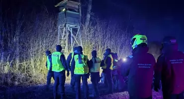 Ratownicy wyciągnęli go z objęć hipotermii. Dramatyczna akcja przy autostradzie A4