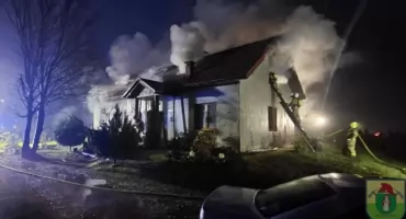 Koszmarny pożar w Jordanowie Śląskim. Dom spłonął doszczętnie, trzyosobowa rodzina straciła wszystko