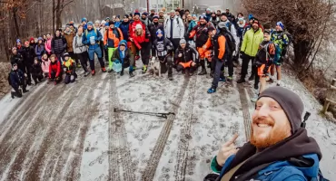 Live Cooking na szczycie Ślęży 2026. Smak, ruch i pomaganie uchwycone przez Mistrza Świata w Fotografii Kulinarnej Marcina Kaźmieruka