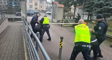 Brutalna próba uprowadzenia 23-latki w powiecie oleśnickim. Sprawcy zatrzymani podczas ucieczki za granicę