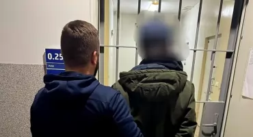 Zdemolowali 17 aut w jedną noc. 18- i 25-latek bez powodu ruszyli w chuligański rajd zniszczeń. Straty sięgają 53 tys. zł. Sprawcy w rękach policji