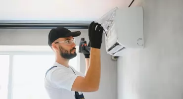 Ile kosztuje montaż klimatyzacji we Wrocławiu? Sprawdzamy, od czego zależy cena