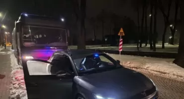 Chciał wrócić do domu autobusem...wiec wsiadł za jego kierownicę i odjechał. Pijany 34-latek bez uprawnień został zatrzymany prze policję