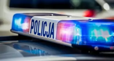 Brutalny atak na żonę i ucieczka z kraju. Senior zatrzymany w Pradze