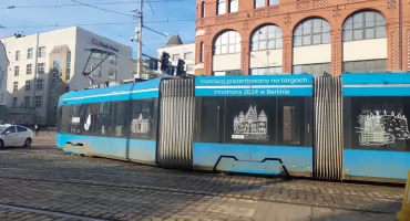 Wykolejenie tramwaju na ul. Kazimierza Wielkiego we Wrocławiu. Objazdy dla linii 6, 7 i 18