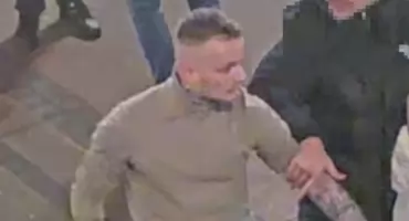 Policja publikuje wizerunek mężczyzny. Chodzi o poważne uszkodzenie ciała w Pasażu Niepolda