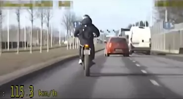 Zatrzymany po pościgu motocyklista miał przy sobie narkotyki. Na jego koncie szereg przestępstw i wykroczeń