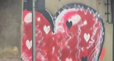 Miłosne graffiti w Świdnicy. Romantyczny gest zakończony zarzutami