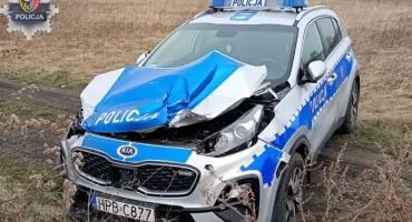 Szaleńcza ucieczka traktorem. 68-latek w trakcie pościgu staranował policyjny radiowóz, a potem uciekał pieszo