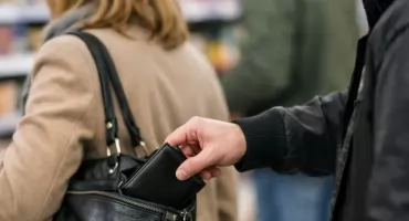 Uważaj na kieszonkowców. Ich żywiołem jest tłum i Twoja nieuwaga
