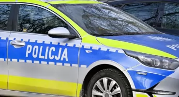 Pościg w Płóczkach Górnych. Uciekał przed policją, ukrył motorower pod kocem