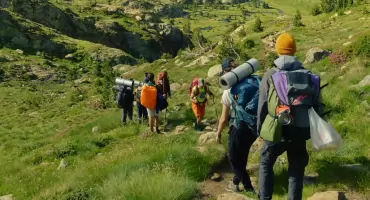 Co zjeść w górach? Sprawdzone przekąski na szlak