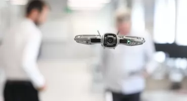 Uczniowie we Wrocławiu będą uczyć się obsługi dronów. Od września ruszają klasy dronowe