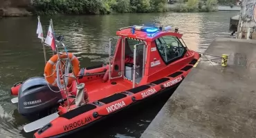 Mężczyzna skoczył do Odry z Mostu Sikorskiego we Wrocławiu. Służby szybko podjęły interwencję