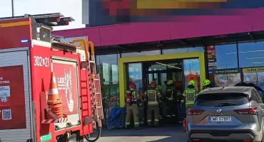 Pożar butelkomatu w markecie pod Wrocławiem. Szybka reakcja pracowników zapobiegła poważniejszym skutkom